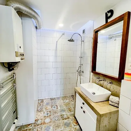 Designer Loft 60m Sq In Cracow Center Sunny Top-floor With Balcony, King Bed & Great Transport Kraków
